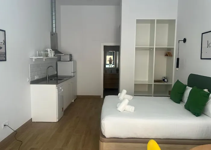 Triana Apartahotel 3*