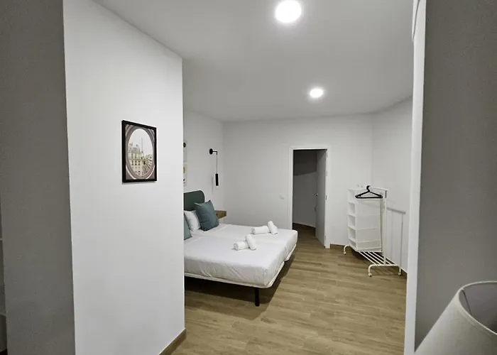 Apartahotel Triana 3*
